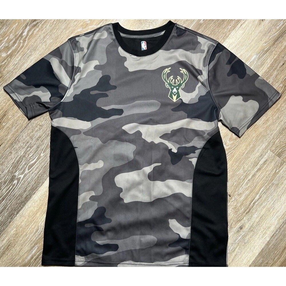 Milwaukee Bucks Athletic Wear T Shirt Men’s Medium Short Sleeve Camo